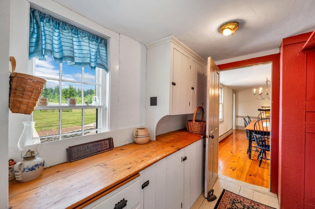 Weare, New Hampshire, 03281, United States, 4 Bedrooms Bedrooms, ,2.5 BathroomsBathrooms,Residential,Forsale,1952917