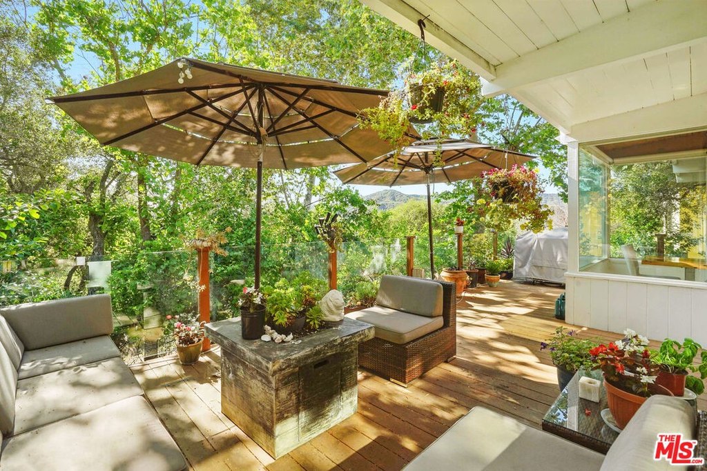 Calabasas, California, 91302, United States, 4 Bedrooms Bedrooms, ,3 BathroomsBathrooms,Residential,Forsale,1922115
