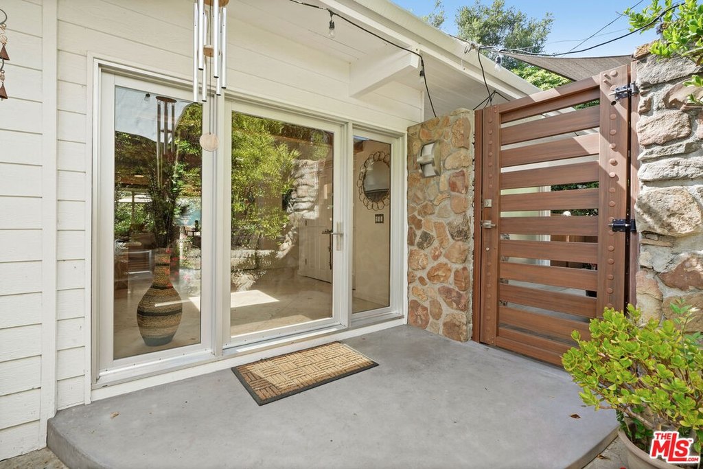 Calabasas, California, 91302, United States, 4 Bedrooms Bedrooms, ,3 BathroomsBathrooms,Residential,Forsale,1922115