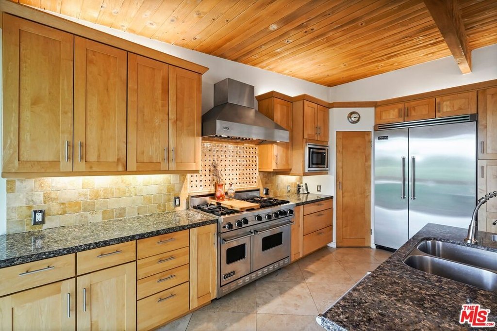 Calabasas, California, 91302, United States, 4 Bedrooms Bedrooms, ,3 BathroomsBathrooms,Residential,Forsale,1922115