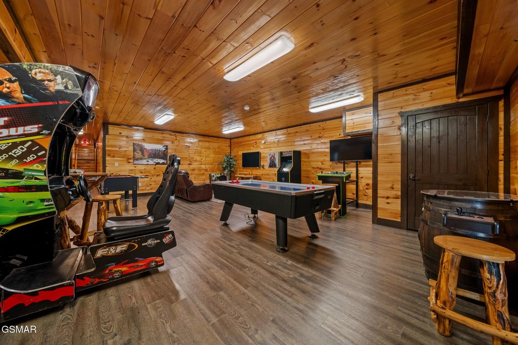 Pigeon Forge, Tennessee, 37863, United States, 12 Bedrooms Bedrooms, ,14 BathroomsBathrooms,Residential,Forsale,1942432
