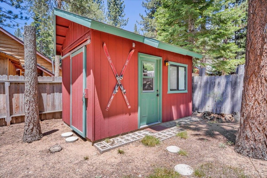 South Lake Tahoe, California, 96150, United States, 2 Bedrooms Bedrooms, ,1 BathroomBathrooms,Residential,Forsale,1920156