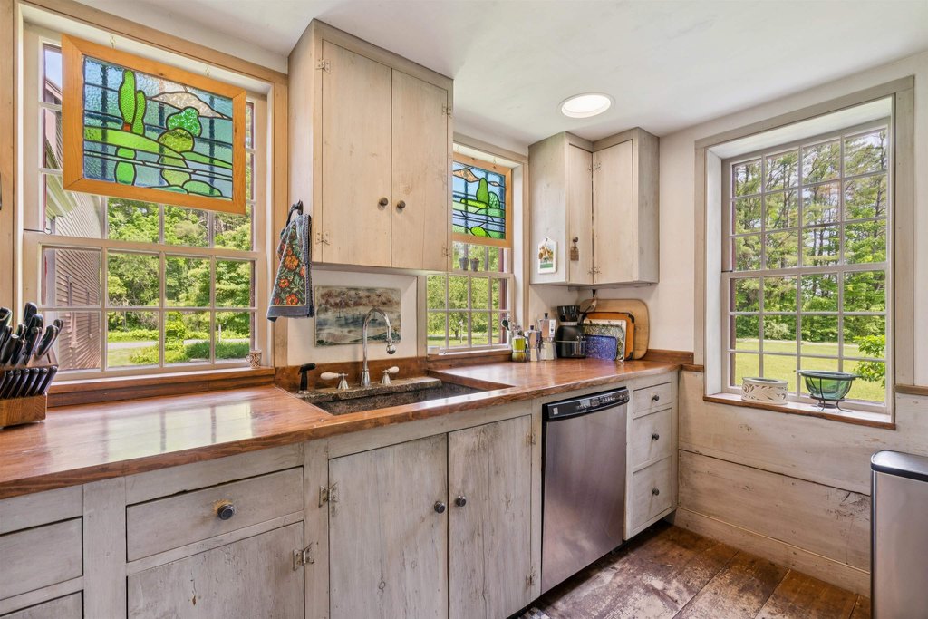 Barnard, Vermont, 05031, United States, 3 Bedrooms Bedrooms, ,3.5 BathroomsBathrooms,Residential,Forsale,1999503