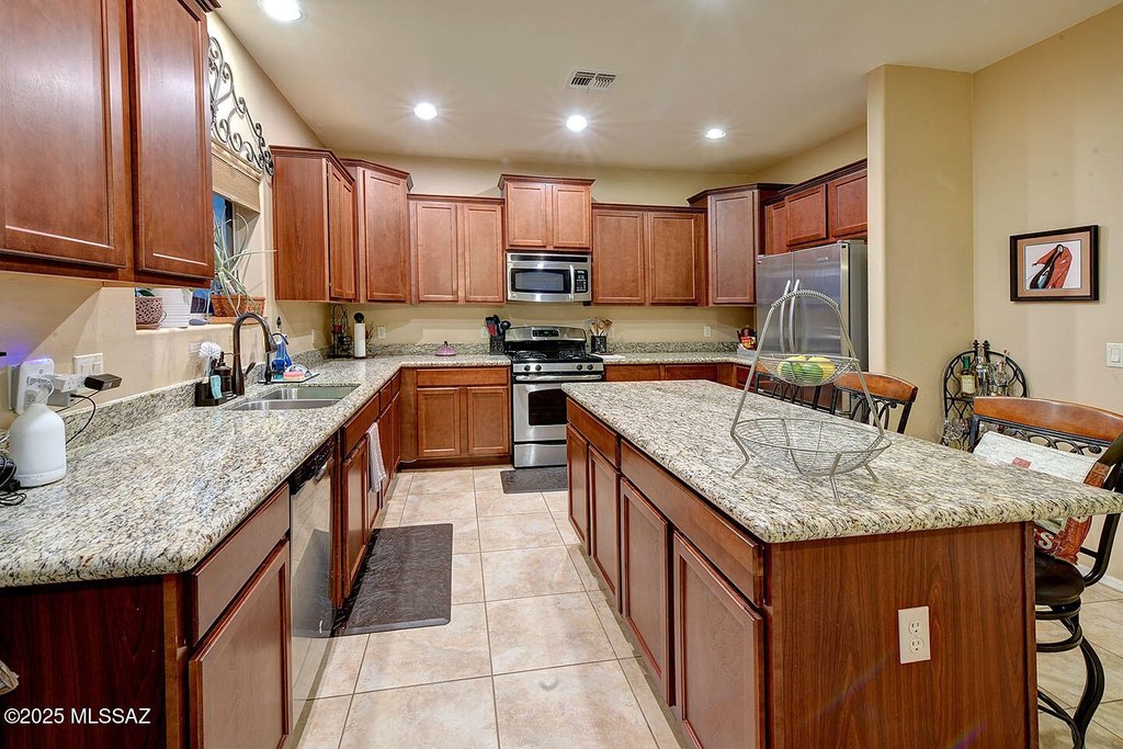 Tucson, Arizona, 85742, United States, 5 Bedrooms Bedrooms, ,3 BathroomsBathrooms,Residential,Forsale,1988803