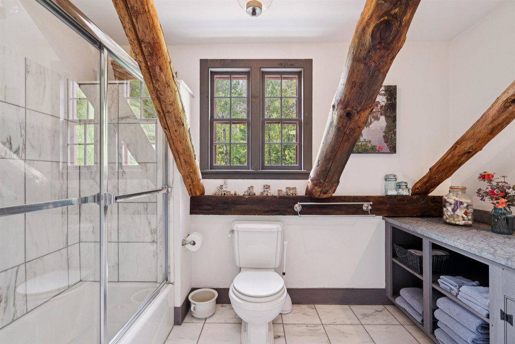 Barnard, Vermont, 05031, United States, 3 Bedrooms Bedrooms, ,3.5 BathroomsBathrooms,Residential,Forsale,1999503