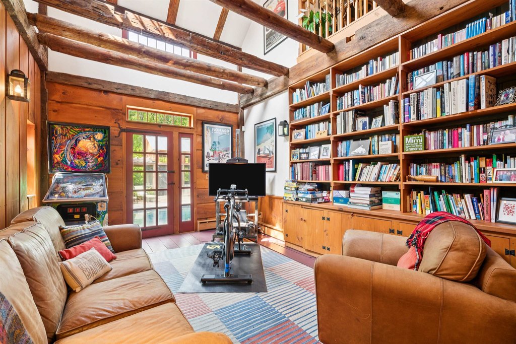 Barnard, Vermont, 05031, United States, 3 Bedrooms Bedrooms, ,3.5 BathroomsBathrooms,Residential,Forsale,1999503