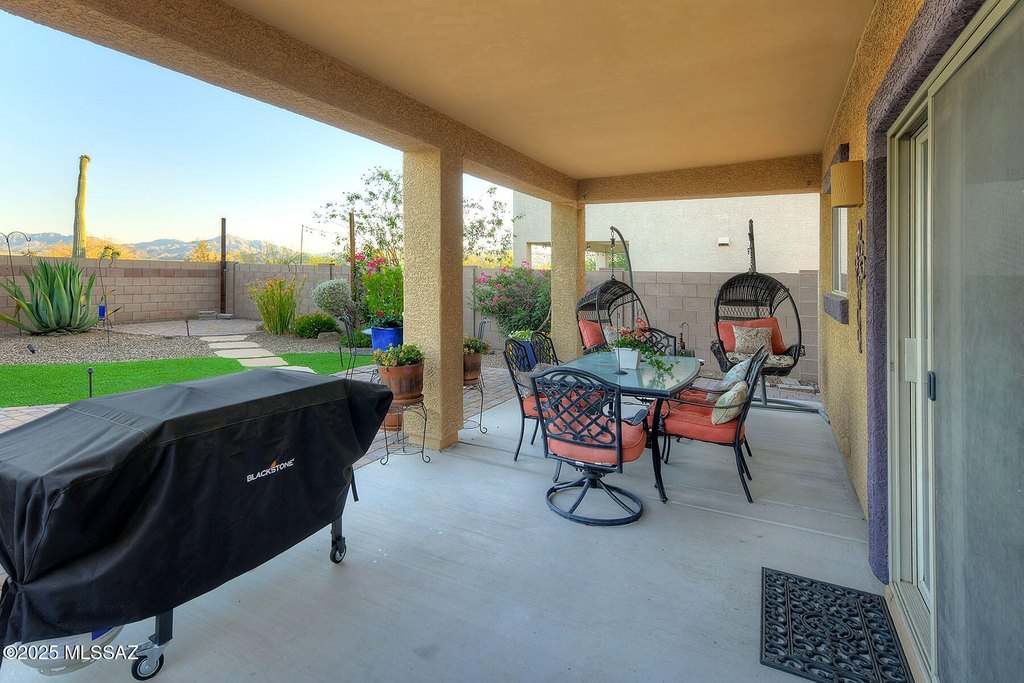 Tucson, Arizona, 85742, United States, 5 Bedrooms Bedrooms, ,3 BathroomsBathrooms,Residential,Forsale,1988803