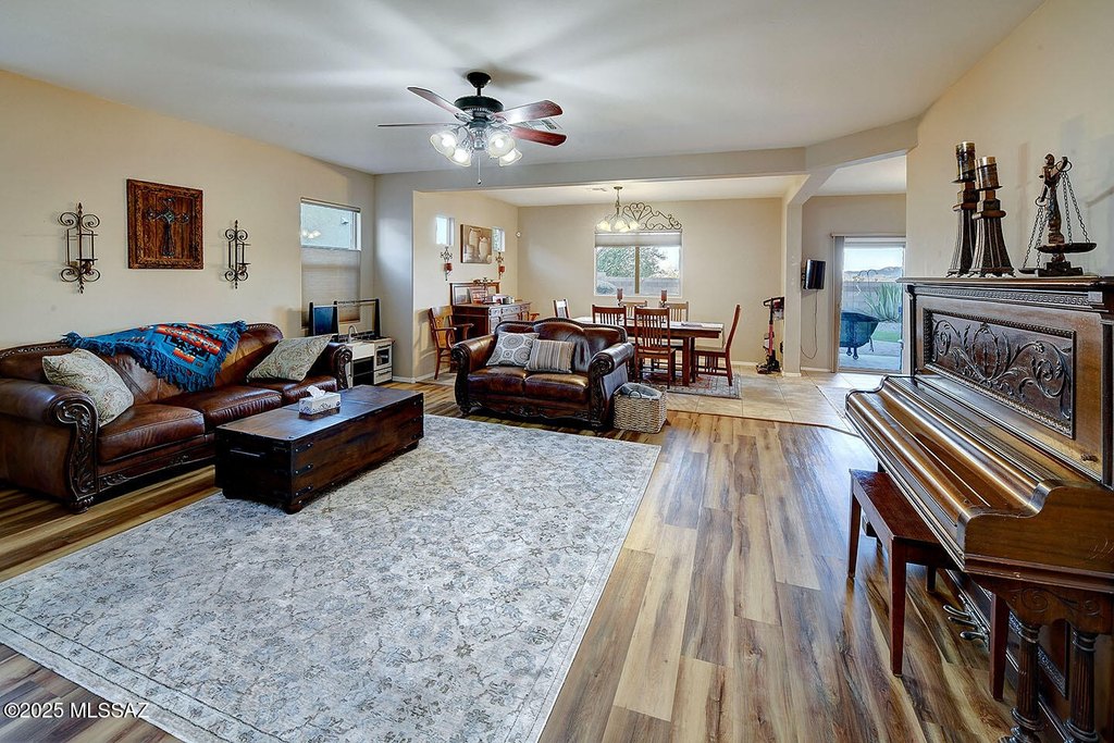 Tucson, Arizona, 85742, United States, 5 Bedrooms Bedrooms, ,3 BathroomsBathrooms,Residential,Forsale,1988803