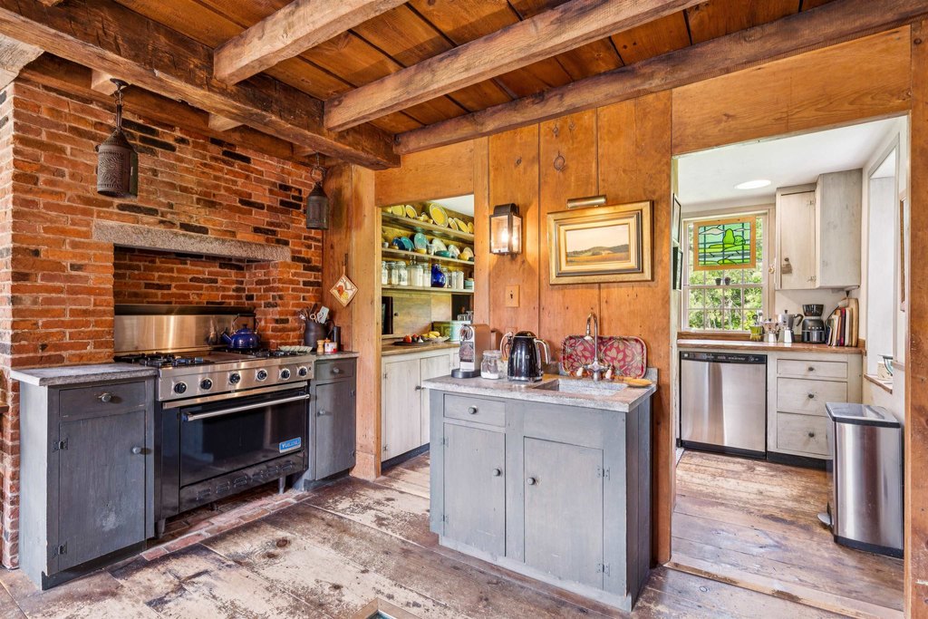 Barnard, Vermont, 05031, United States, 3 Bedrooms Bedrooms, ,3.5 BathroomsBathrooms,Residential,Forsale,1999503