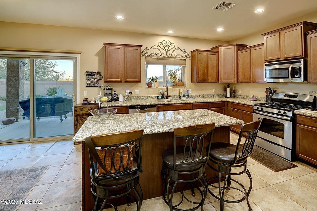 Tucson, Arizona, 85742, United States, 5 Bedrooms Bedrooms, ,3 BathroomsBathrooms,Residential,Forsale,1988803