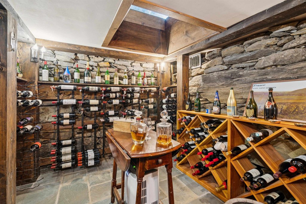 Barnard, Vermont, 05031, United States, 3 Bedrooms Bedrooms, ,3.5 BathroomsBathrooms,Residential,Forsale,1999503