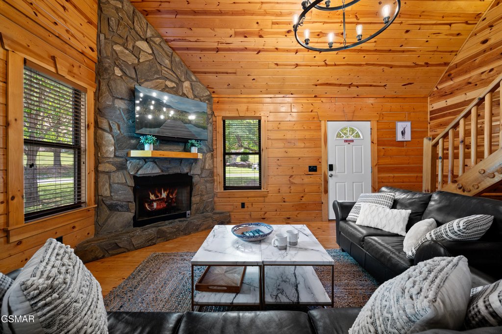 Gatlinburg, Tennessee, 37738, United States, 3 Bedrooms Bedrooms, ,2.5 BathroomsBathrooms,Residential,Forsale,1910223