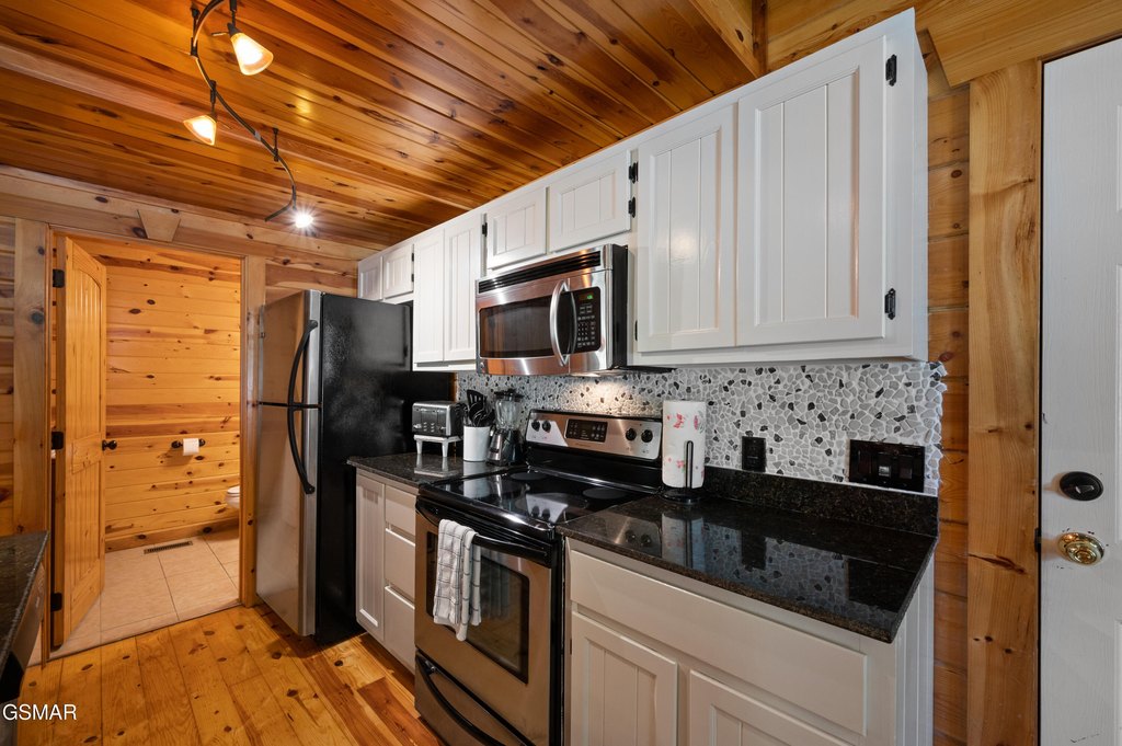 Gatlinburg, Tennessee, 37738, United States, 3 Bedrooms Bedrooms, ,2.5 BathroomsBathrooms,Residential,Forsale,1910223