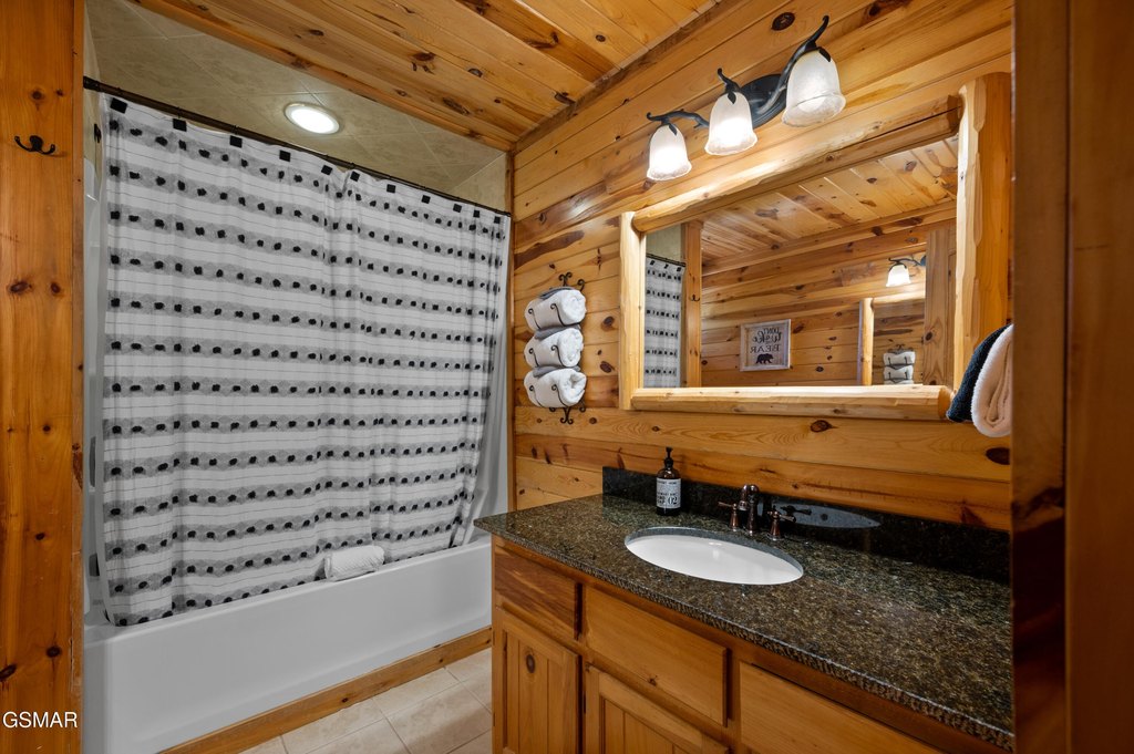 Gatlinburg, Tennessee, 37738, United States, 3 Bedrooms Bedrooms, ,2.5 BathroomsBathrooms,Residential,Forsale,1910223