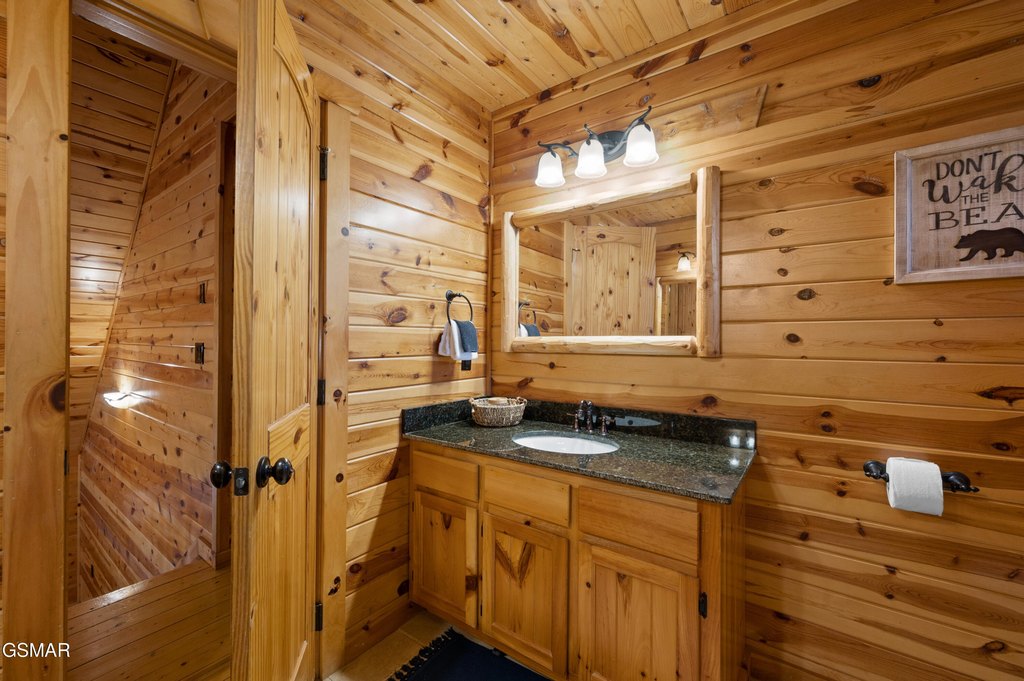 Gatlinburg, Tennessee, 37738, United States, 3 Bedrooms Bedrooms, ,2.5 BathroomsBathrooms,Residential,Forsale,1910223