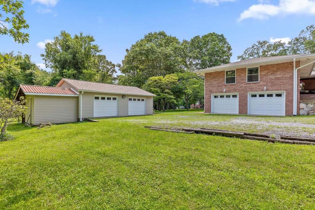 Signal Mountain, Tennessee, 37377, United States, 4 Bedrooms Bedrooms, ,4 BathroomsBathrooms,Residential,Forsale,1894388