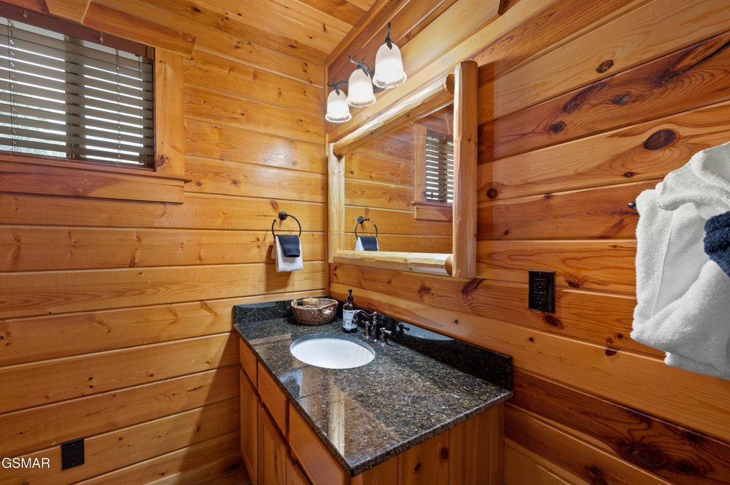 Gatlinburg, Tennessee, 37738, United States, 3 Bedrooms Bedrooms, ,2.5 BathroomsBathrooms,Residential,Forsale,1910223