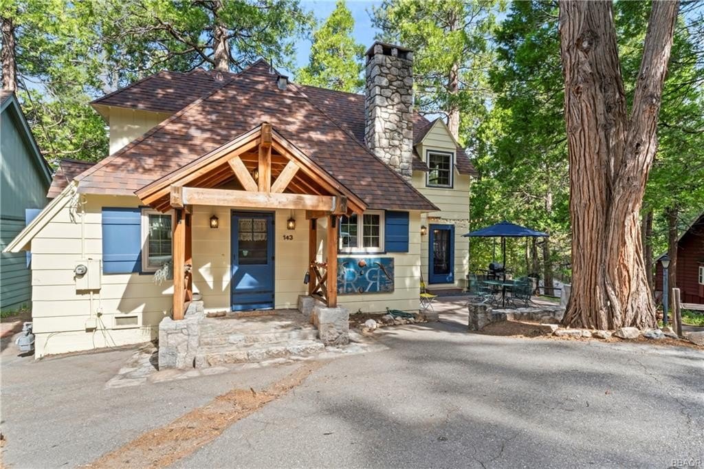 Lake Arrowhead, California, 92352, United States, 4 Bedrooms Bedrooms, ,2 BathroomsBathrooms,Residential,Forsale,1908060