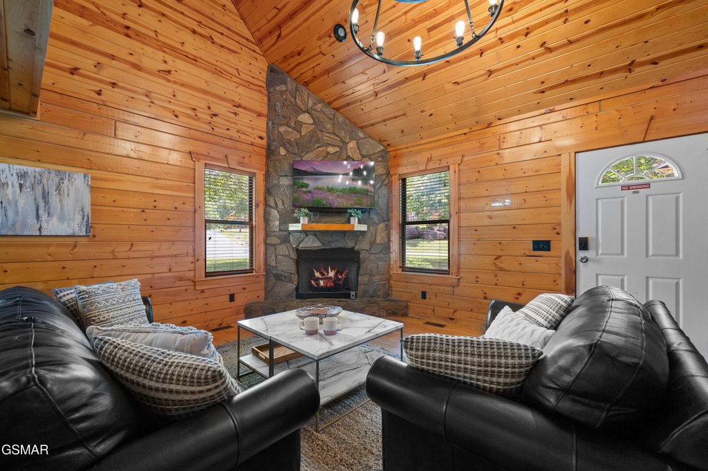 Gatlinburg, Tennessee, 37738, United States, 3 Bedrooms Bedrooms, ,2.5 BathroomsBathrooms,Residential,Forsale,1910223
