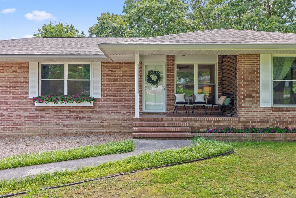 Signal Mountain, Tennessee, 37377, United States, 4 Bedrooms Bedrooms, ,4 BathroomsBathrooms,Residential,Forsale,1894388