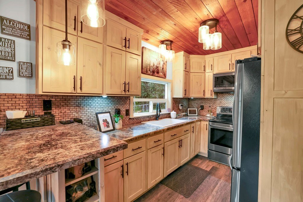 McCall, Idaho, 83638, United States, 5 Bedrooms Bedrooms, ,3 BathroomsBathrooms,Residential,Forsale,1889387
