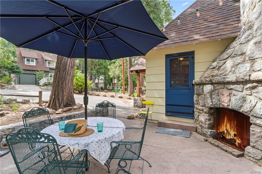 Lake Arrowhead, California, 92352, United States, 4 Bedrooms Bedrooms, ,2 BathroomsBathrooms,Residential,Forsale,1908060