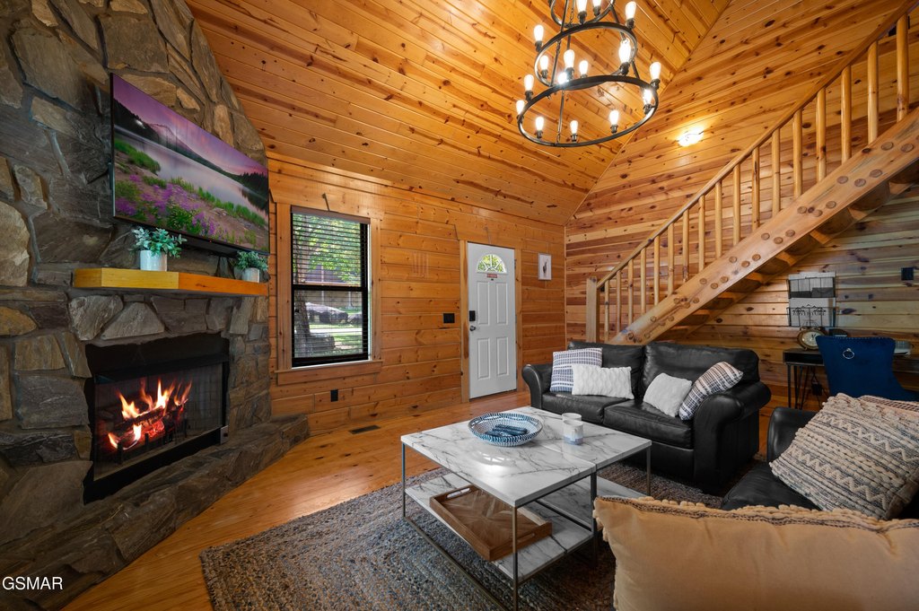 Gatlinburg, Tennessee, 37738, United States, 3 Bedrooms Bedrooms, ,2.5 BathroomsBathrooms,Residential,Forsale,1910223