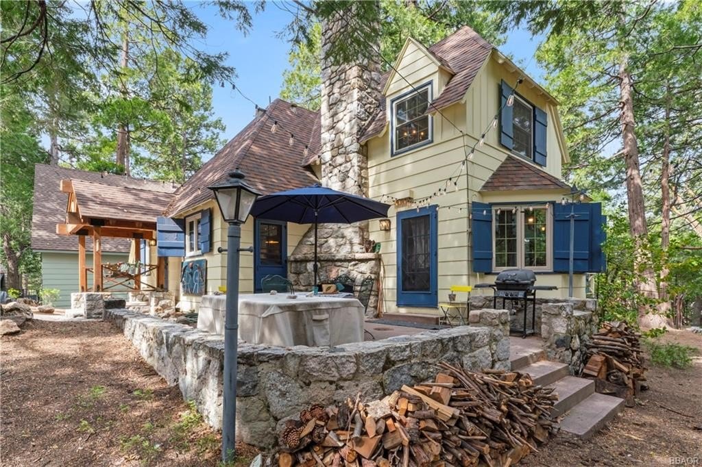 Lake Arrowhead, California, 92352, United States, 4 Bedrooms Bedrooms, ,2 BathroomsBathrooms,Residential,Forsale,1908060