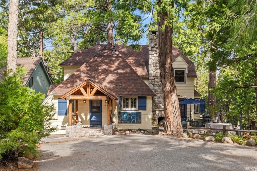 Lake Arrowhead, California, 92352, United States, 4 Bedrooms Bedrooms, ,2 BathroomsBathrooms,Residential,Forsale,1908060