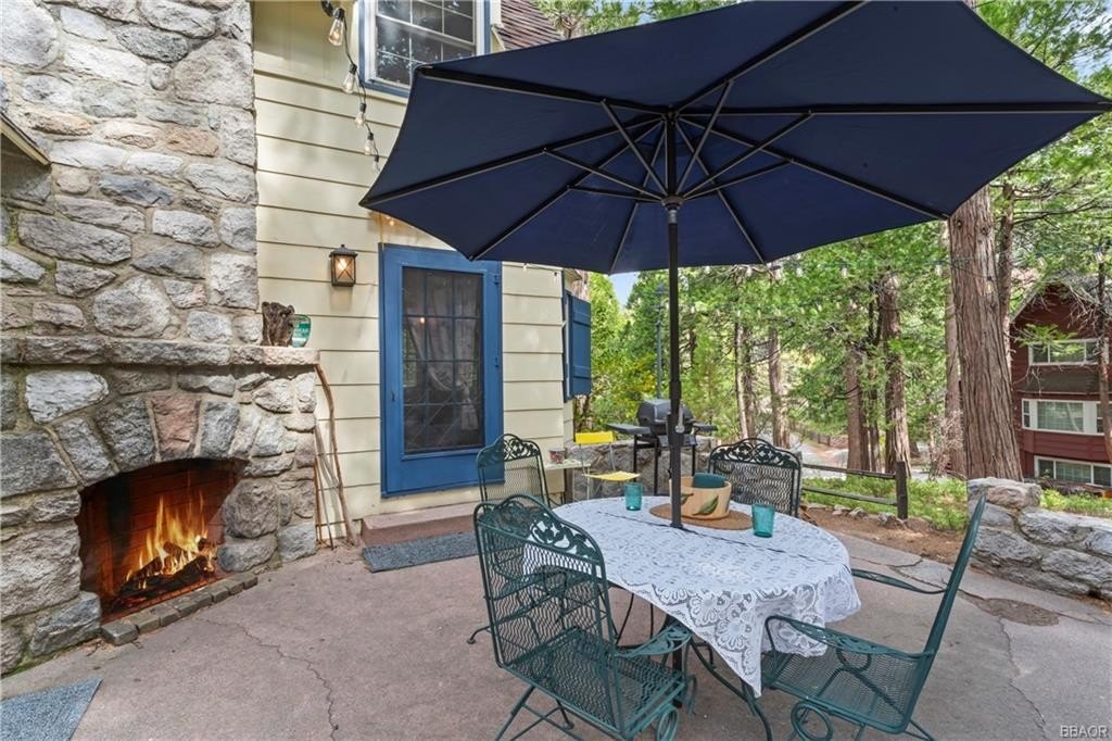 Lake Arrowhead, California, 92352, United States, 4 Bedrooms Bedrooms, ,2 BathroomsBathrooms,Residential,Forsale,1908060