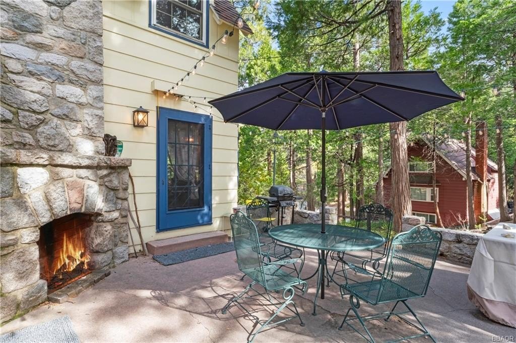 Lake Arrowhead, California, 92352, United States, 4 Bedrooms Bedrooms, ,2 BathroomsBathrooms,Residential,Forsale,1908060