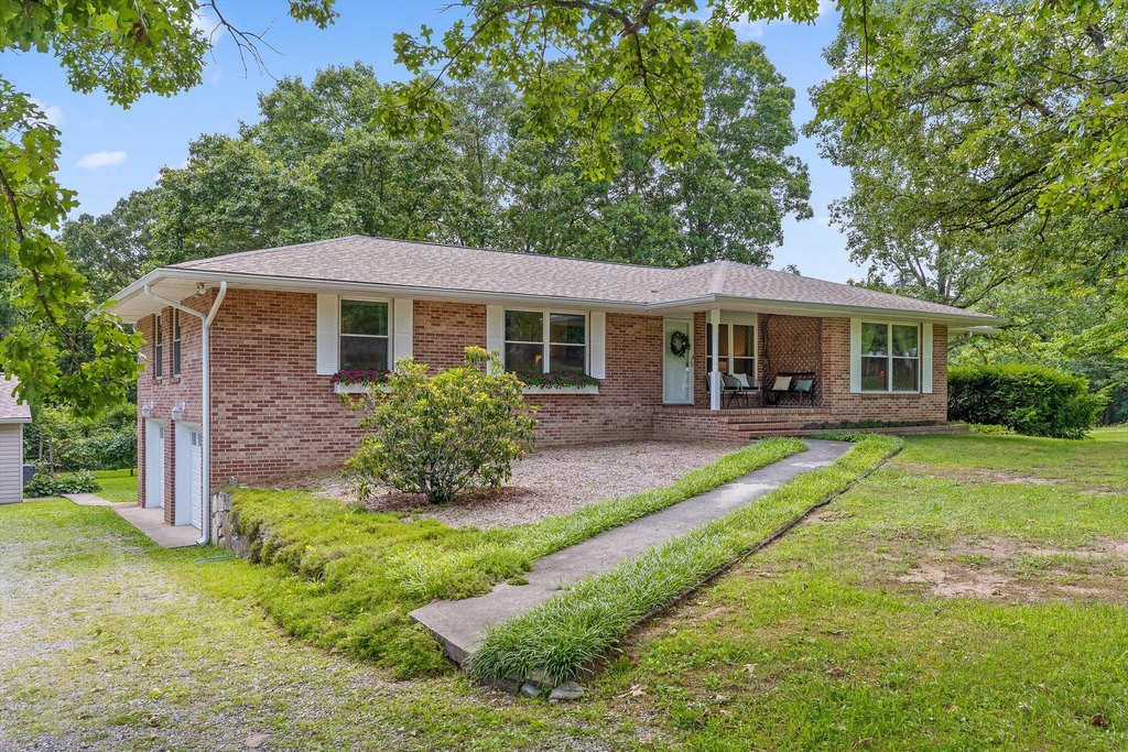 Signal Mountain, Tennessee, 37377, United States, 4 Bedrooms Bedrooms, ,4 BathroomsBathrooms,Residential,Forsale,1894388