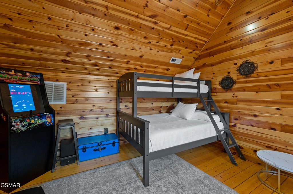 Gatlinburg, Tennessee, 37738, United States, 3 Bedrooms Bedrooms, ,2.5 BathroomsBathrooms,Residential,Forsale,1910223