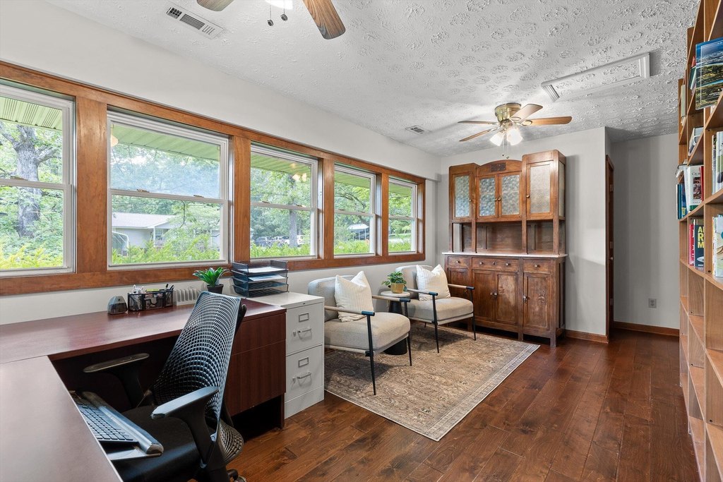 Signal Mountain, Tennessee, 37377, United States, 4 Bedrooms Bedrooms, ,4 BathroomsBathrooms,Residential,Forsale,1894388