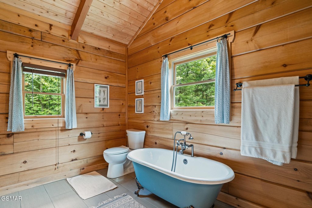 Walland, Tennessee, 37886, United States, 2 Bedrooms Bedrooms, ,2 BathroomsBathrooms,Residential,Forsale,1910195