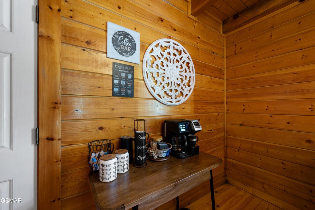 Gatlinburg, Tennessee, 37738, United States, 3 Bedrooms Bedrooms, ,2.5 BathroomsBathrooms,Residential,Forsale,1910223