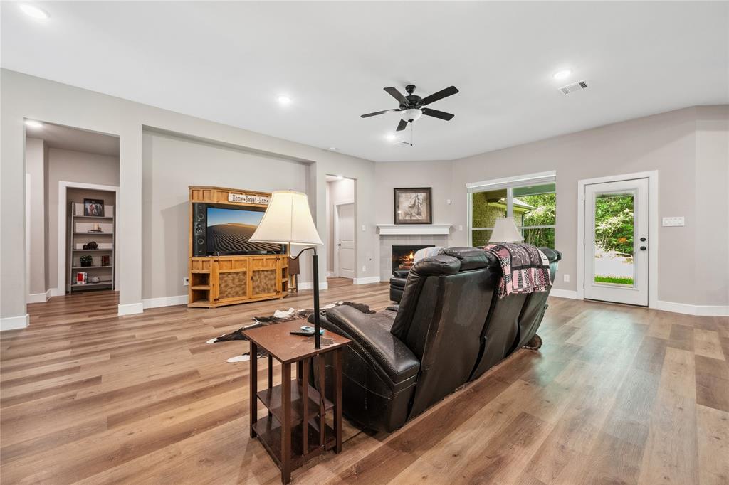 Montgomery, Texas, 77316, United States, 4 Bedrooms Bedrooms, ,3 BathroomsBathrooms,Residential,Forsale,1953049