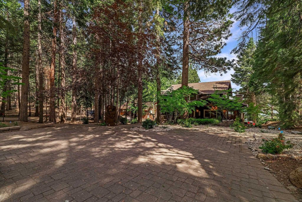 Lake Almanor, California, 96137, United States, 4 Bedrooms Bedrooms, ,3.5 BathroomsBathrooms,Residential,Forsale,1888837