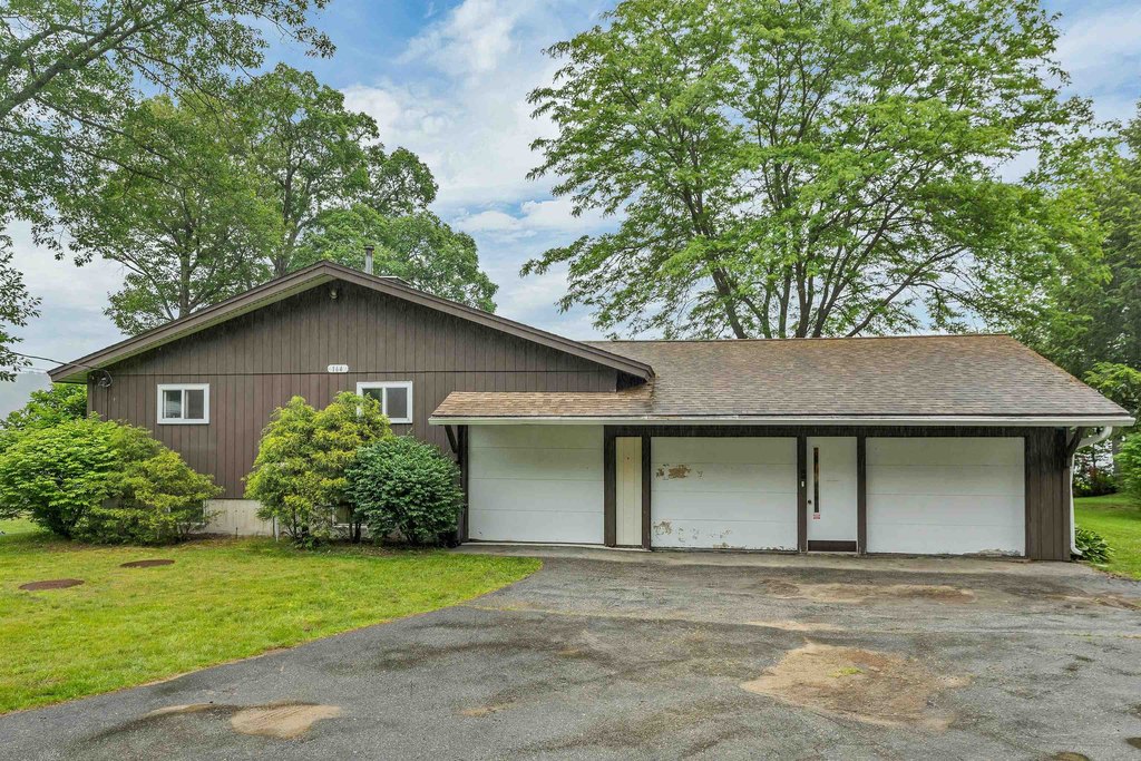 Laconia, New Hampshire, 03246, United States, 3 Bedrooms Bedrooms, ,1.5 BathroomsBathrooms,Residential,Forsale,1968465