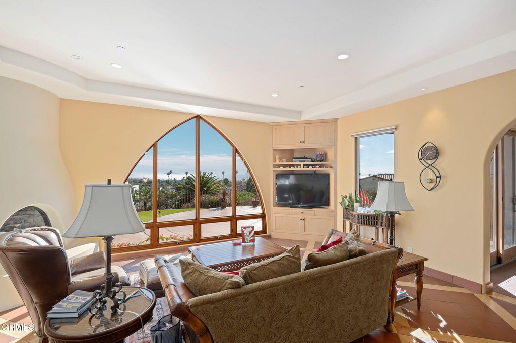 Ventura, California, 93001, United States, 3 Bedrooms Bedrooms, ,3.5 BathroomsBathrooms,Residential,Forsale,1883945