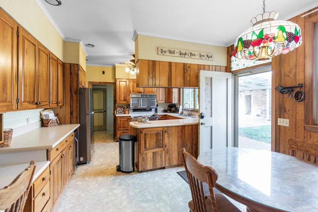 SPARTA, Tennessee, 38583, United States, 5 Bedrooms Bedrooms, ,2.5 BathroomsBathrooms,Residential,Forsale,1905427