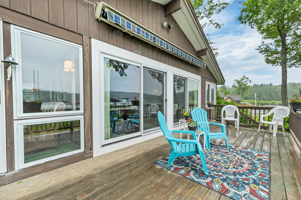 Laconia, New Hampshire, 03246, United States, 3 Bedrooms Bedrooms, ,1.5 BathroomsBathrooms,Residential,Forsale,1968465