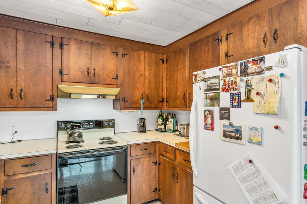 Laconia, New Hampshire, 03246, United States, 3 Bedrooms Bedrooms, ,1.5 BathroomsBathrooms,Residential,Forsale,1968465