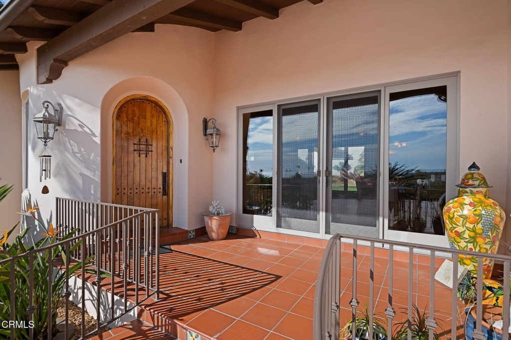 Ventura, California, 93001, United States, 3 Bedrooms Bedrooms, ,3.5 BathroomsBathrooms,Residential,Forsale,1883945