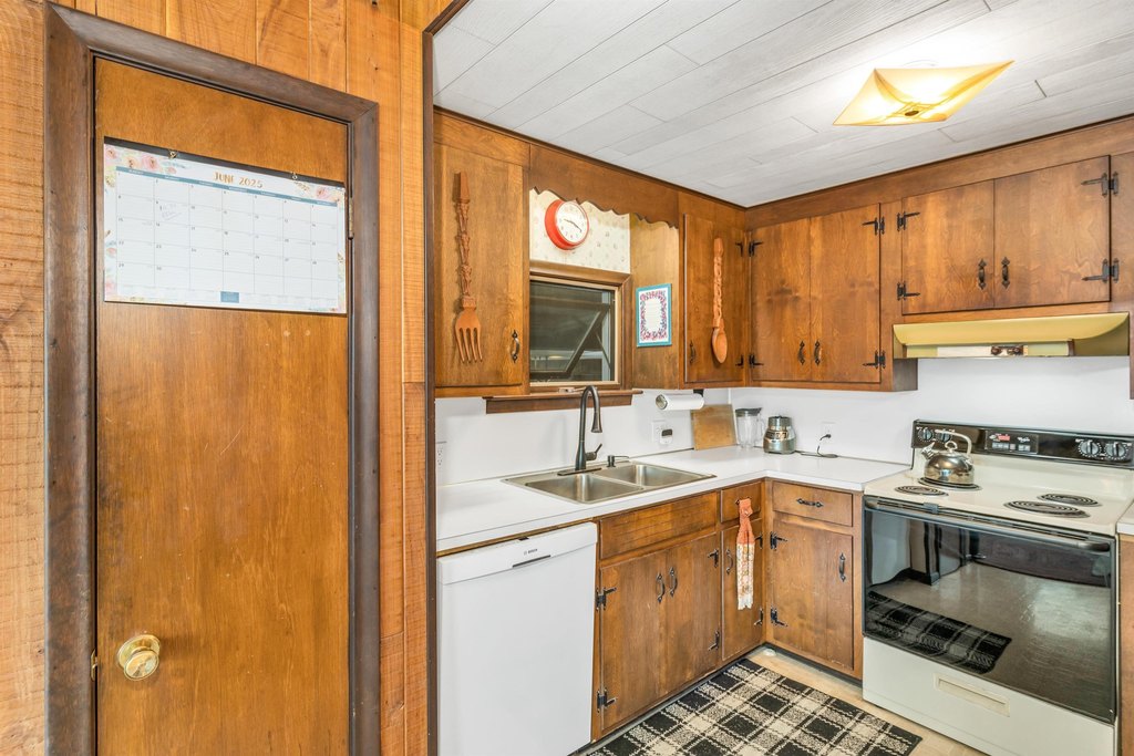 Laconia, New Hampshire, 03246, United States, 3 Bedrooms Bedrooms, ,1.5 BathroomsBathrooms,Residential,Forsale,1968465