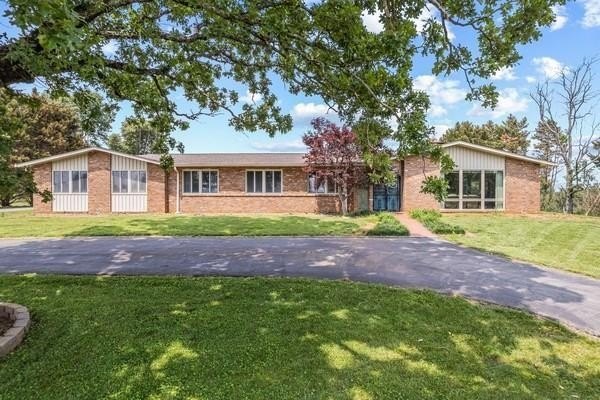 SPARTA, Tennessee, 38583, United States, 5 Bedrooms Bedrooms, ,2.5 BathroomsBathrooms,Residential,Forsale,1905427
