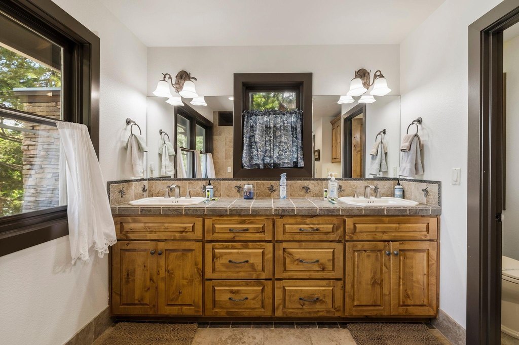Lake Almanor, California, 96137, United States, 4 Bedrooms Bedrooms, ,3.5 BathroomsBathrooms,Residential,Forsale,1888837