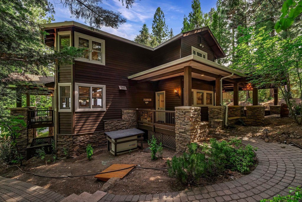 Lake Almanor, California, 96137, United States, 4 Bedrooms Bedrooms, ,3.5 BathroomsBathrooms,Residential,Forsale,1888837