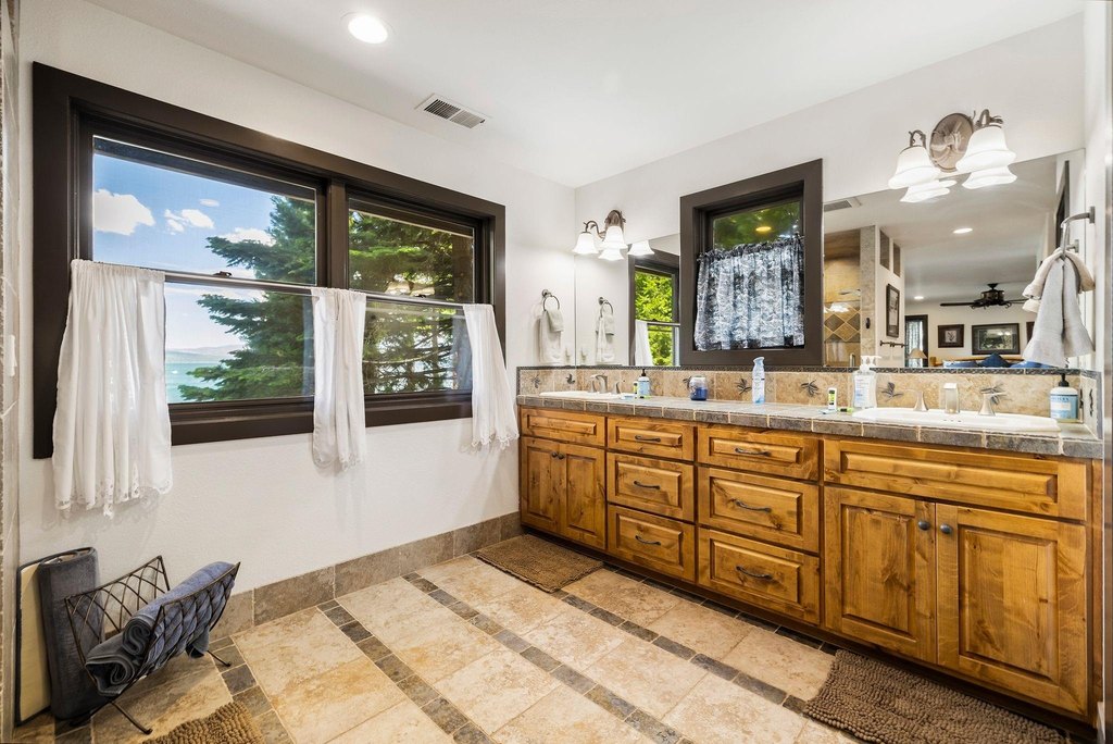 Lake Almanor, California, 96137, United States, 4 Bedrooms Bedrooms, ,3.5 BathroomsBathrooms,Residential,Forsale,1888837