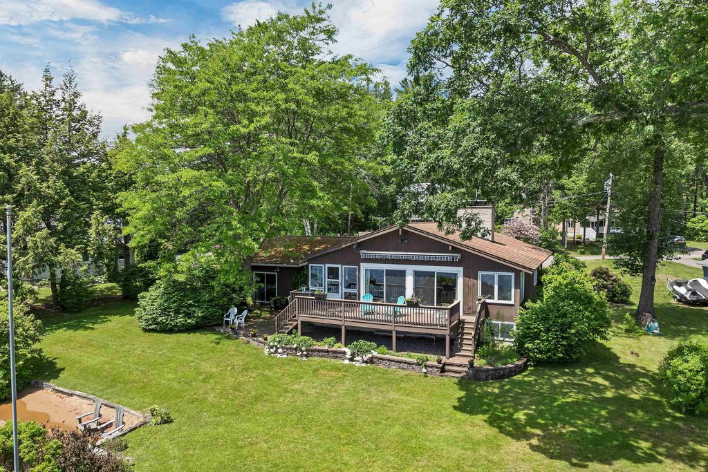 Laconia, New Hampshire, 03246, United States, 3 Bedrooms Bedrooms, ,1.5 BathroomsBathrooms,Residential,Forsale,1968465